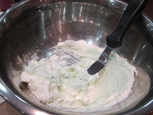 start mixing frosting color