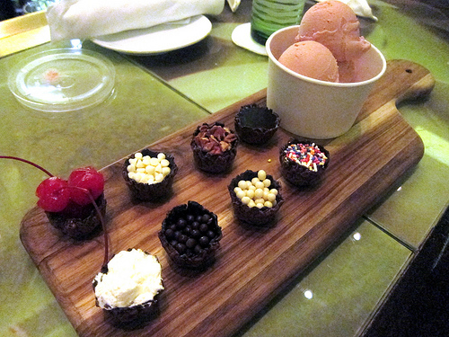 strawberry ice cream & toppings