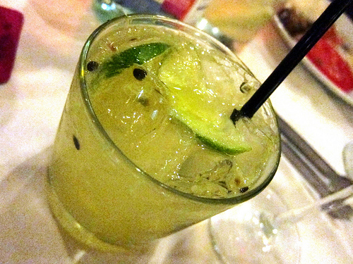 passionfruit caipirhnia