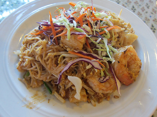 seafood pad thai at Bangkok Palace