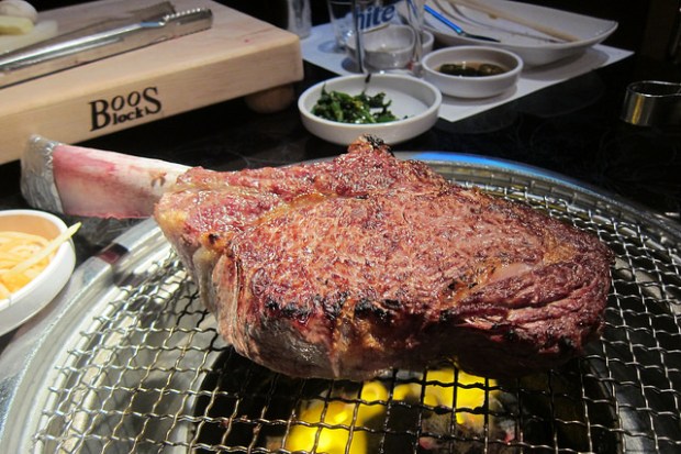 Piedmontese tomahawk grilling