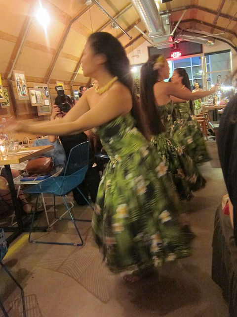 hula dancers