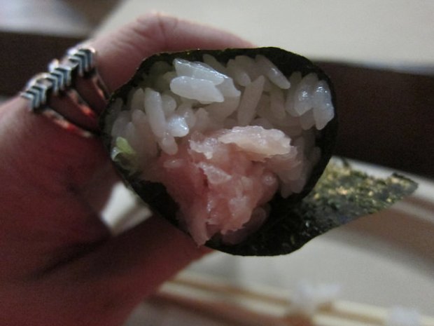 yellowtail hand roll
