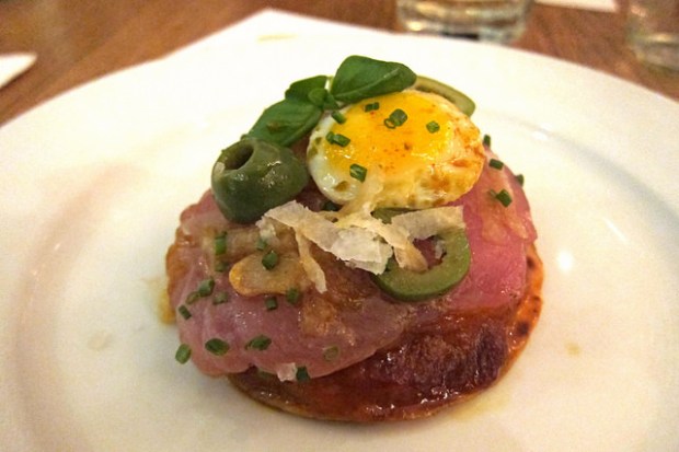 tuna pizza by Marcel