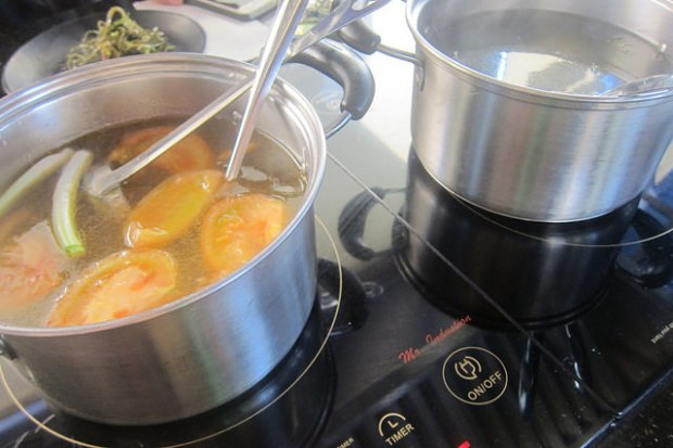 tomato and pickle broths hot pot