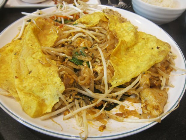 egg wrapped Pad Thai